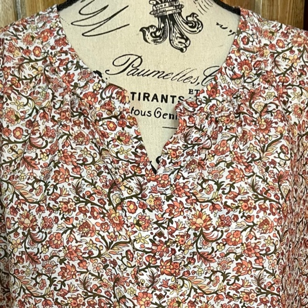BEAUTIFUL FLORAL LIZ CLAIBORNE TOP - Picture 2 of 8